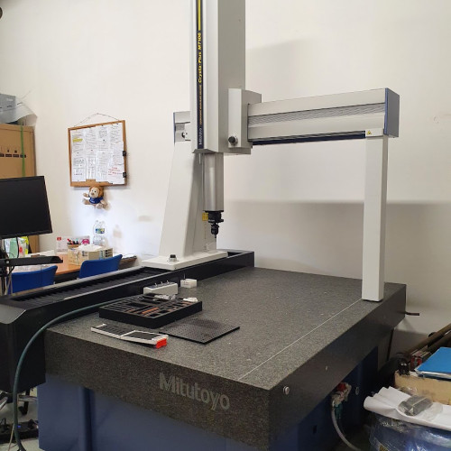 Measuring Device Mitutoyo Crysta-Plus M7106