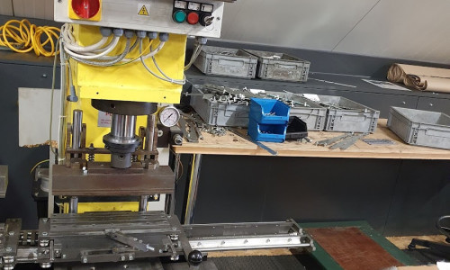 Presse hydraulische Rakovnické tvářecí stroje s.r.o. CDCR 13/43-11 (2009)