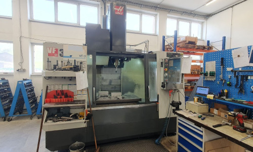 Vertical Machining Center HAAS VF 3YT/50 (2011)